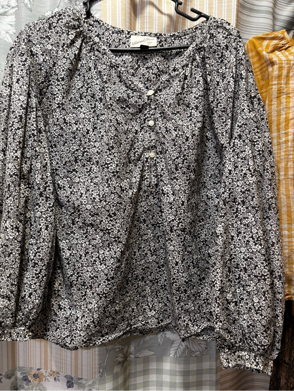 Universal Thread Black & White Floral Button-Peasant Blouse